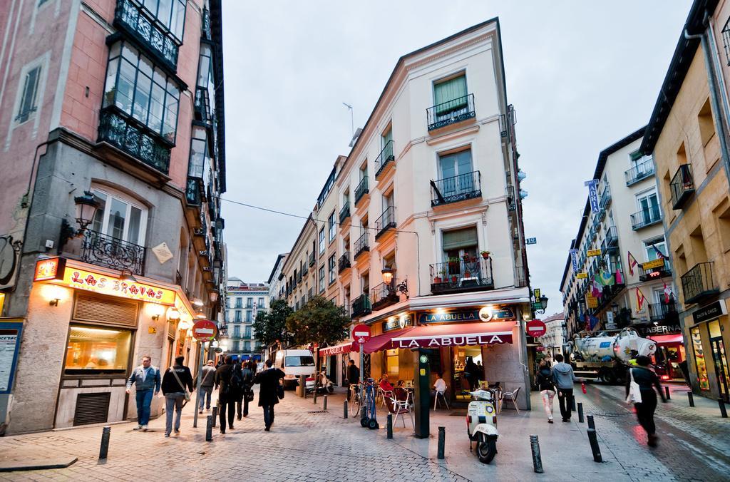 Apartamentos Puerta Del Sol I Madrid Szoba fotó