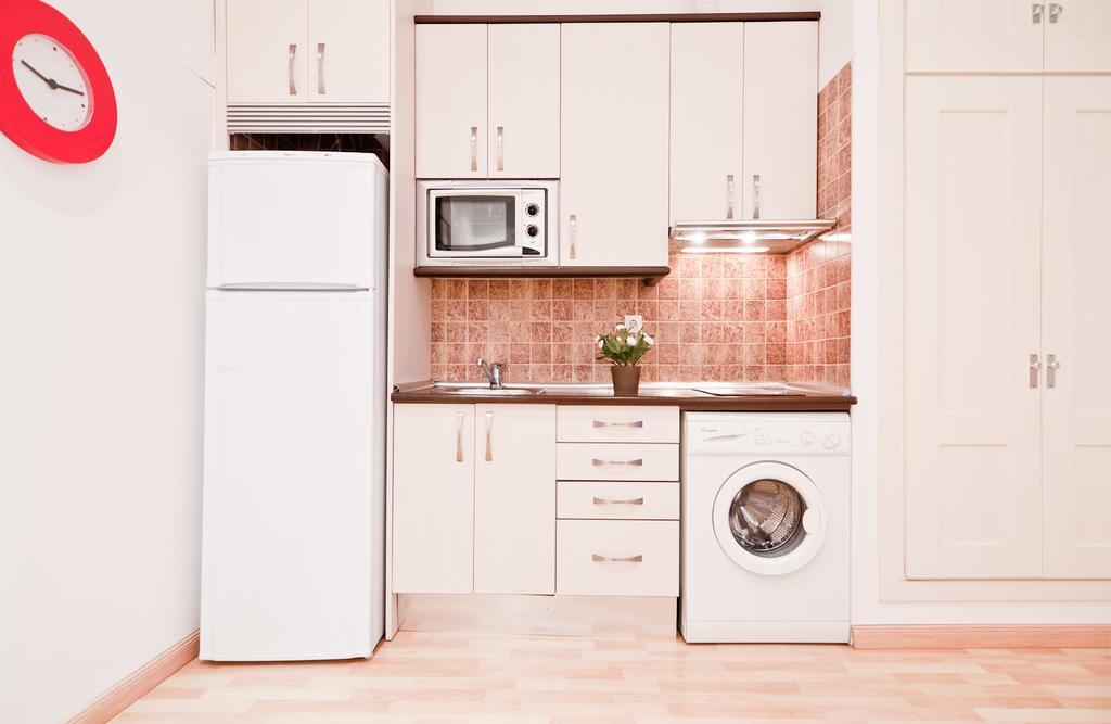 Apartamentos Puerta Del Sol I Madrid Szoba fotó