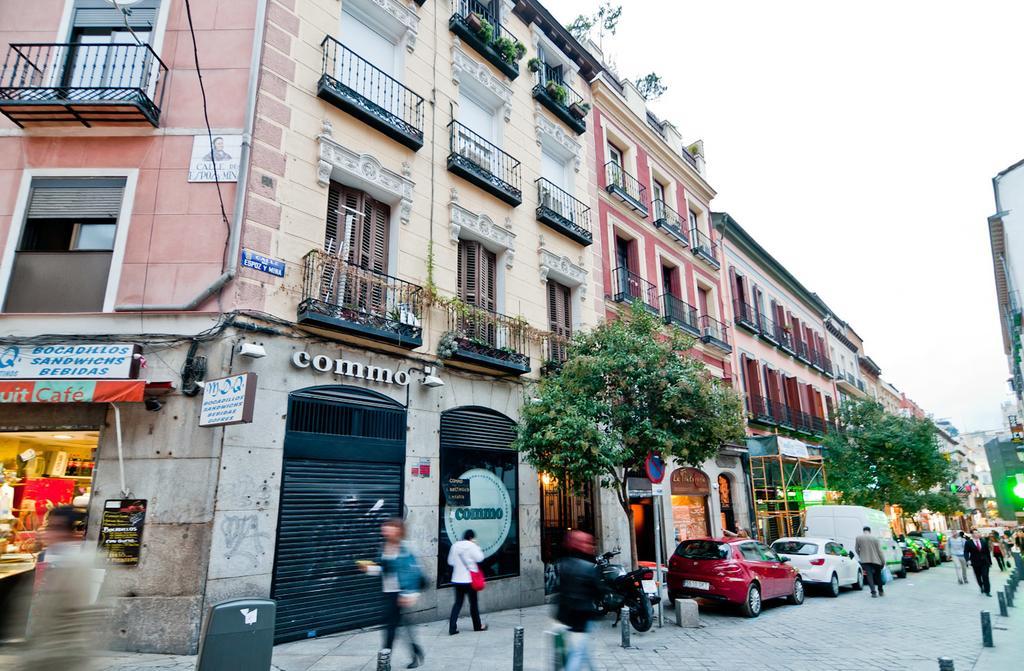 Apartamentos Puerta Del Sol I Madrid Szoba fotó